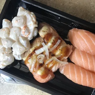 Garlic Salmon Sushi