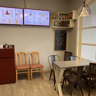 a table and chairs in a coffee shop