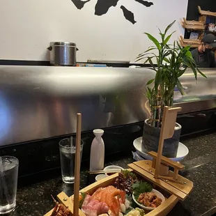 Creative your own sashimi boat with great drinks