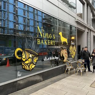 the outside of a bakery