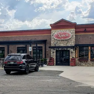 Storefront for Nino's
