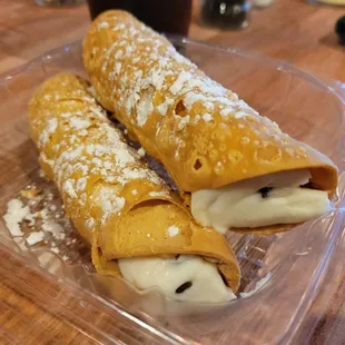 Canoli to go