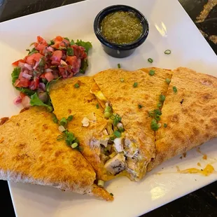Chicken quesadilla  5/5 10/7/2022