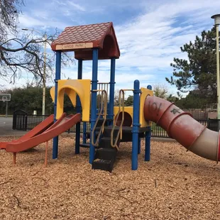 Play structure for 2-5 year olds