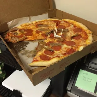 Working late... was starving so grabbed a pizza here. Very pleasant surprise, amazing pizza!