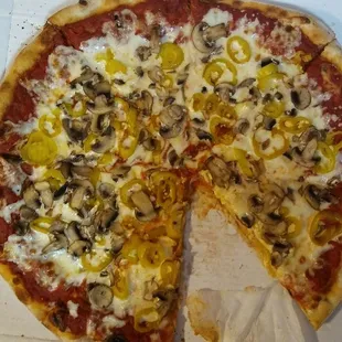 Such a great pizza!!! Better than any chain can every be... :)