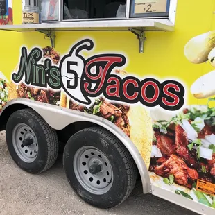 Nin&apos;s 5 Tacos