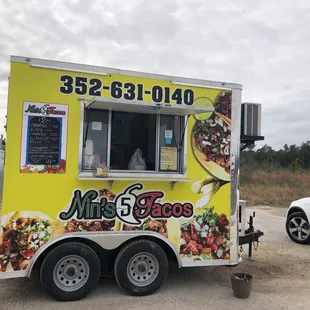 Delicious food truck with yummy tacos