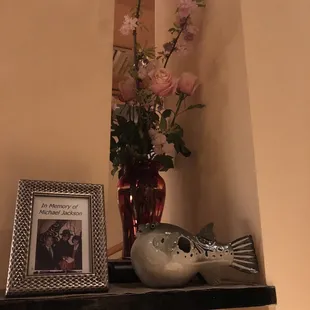 So shameful for using Michael Jackson to boost their business. I don't believe Michael Jackson would come for authentic Japanese food