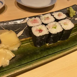 Yellowtail &amp; Scallion Roll