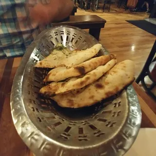 GARLIC NAAN