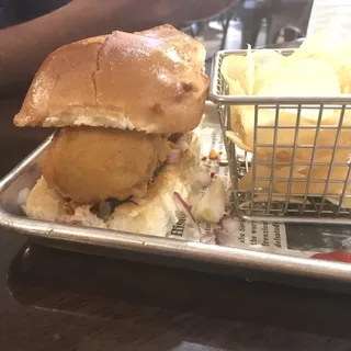 Vada pav