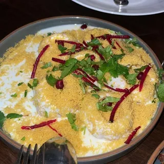 Hot ragda dahi puri