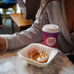 Hazelnut Mocha with XXX-tra shots. Sweet &apos;Täter Pie (divine) and strawberry macaroony (very meh)!