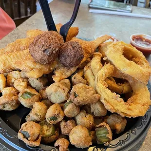 Fillet of flounder and popcorn shrimp with fried okra and Onion Rings - Large