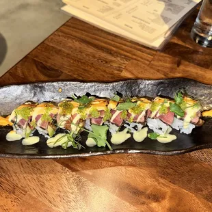 Signature makimono: Holiday roll