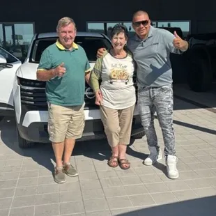 McCoys and salesman Jonathan &amp; 2025 Nissan kicks