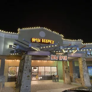 Entry way/ 2 outdoor tables