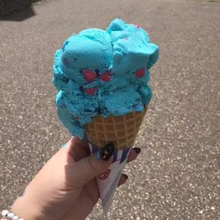 double scoop waffle cone