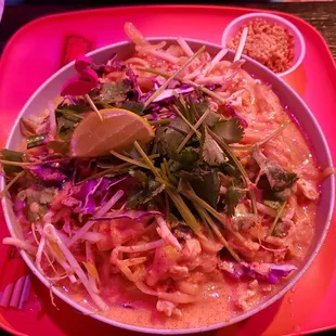 Pad thai with curry