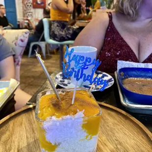 Sweet sticky rice with mango