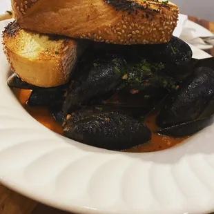 a plate of mussels and bread