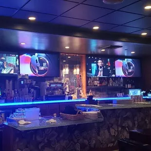 Bar area with 5 TVs