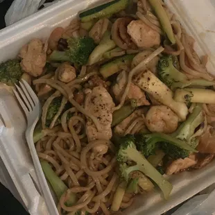 Udon Noodles w/ Chicken &amp; Jumbo Shrimp