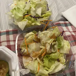 Salad with ginger sauce