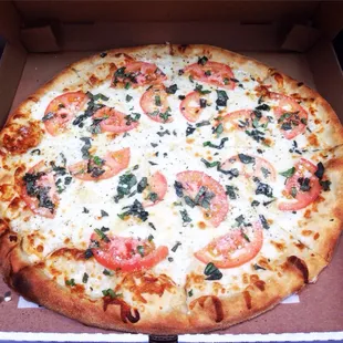 New York Style Margarita White Pizza, with Ricotta, Mozzarella &amp; Parmesean cheeses, Fresh Tomatoes &amp; Fresh Basil