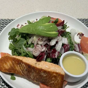 Fennel and grapefruit salad with salmon