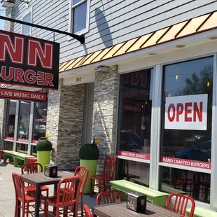 the outside of the restaurant