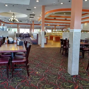 Clean restaurant and a good buffet.