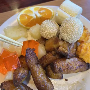 Platanos, sesame balls