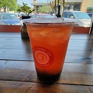 Strawberry tea w/pearls