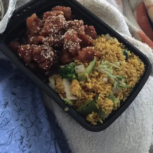 Sesame chicken and vegetables fried rice