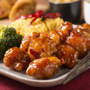 a plate of chicken and broccoli