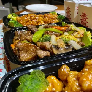 Sesame chicken, beef &amp; vegetable