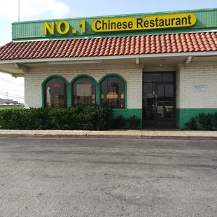 Side view, faces Taco Casa