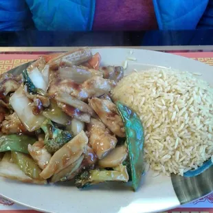 Chicken and mixed vegetables.