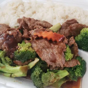 Beef with broccoli lunch special, comes with soup or an egg roll. Ordered mine with white rice instead of pork fried rice.