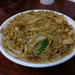 Chicken lo mein lunch special