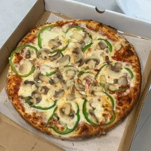 Mushrooms and green pepper 12in pie
