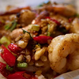 Shrimp w/ garlic, fresh and dried chilis on rice