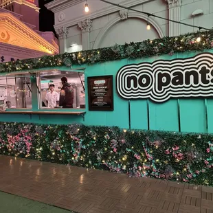 Here's where you place your order. Friendly, fast.