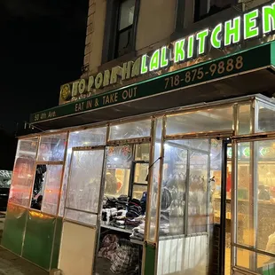 the outside of the restaurant