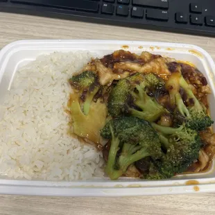 Chicken w. Broccoli Garlic Sauce