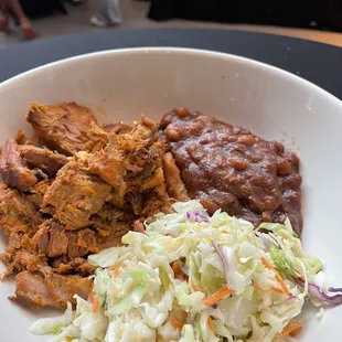 Pulled Chicken, baked beans and slaw