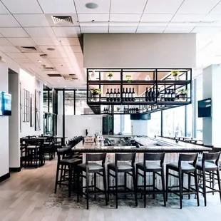 a bar and dining area