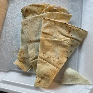 Pita that comes with rice and beef lulu plate